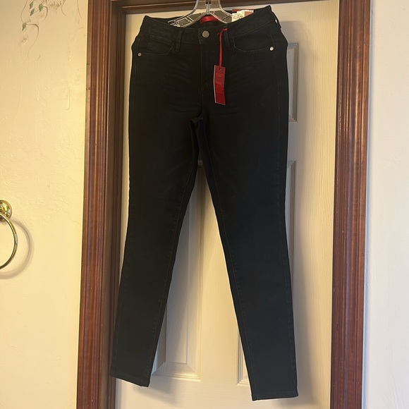 CLEARANCE.        Jennifer Lopez Flawless Sculpt Skinny Jeans. New With Tags - Picture 3 of 7